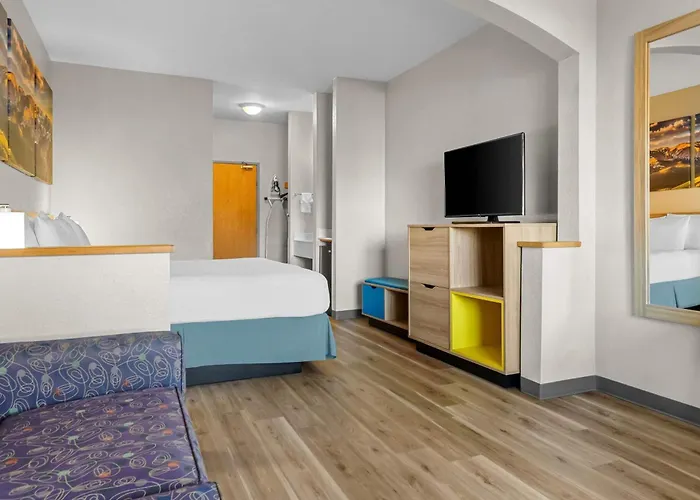 Days Inn & Suites By Wyndham Castle Rock